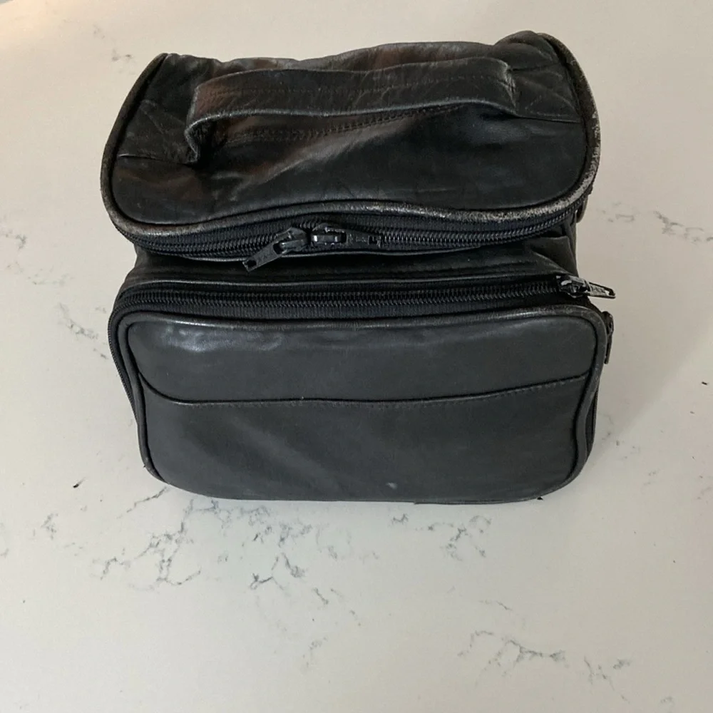 Nikon N6006 AF camera with lenses and leather bag.